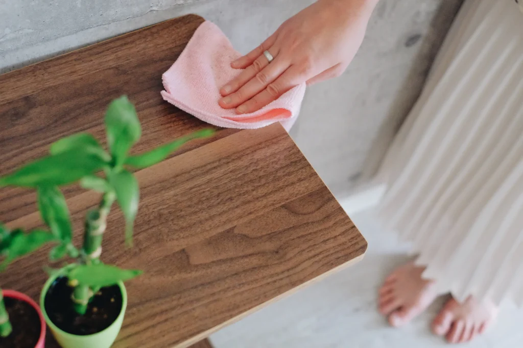 article 6 how to clean wooden tables